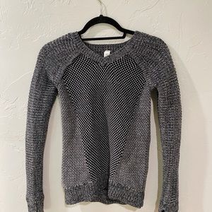 Ivivva Grey & Black Sweater Child 12